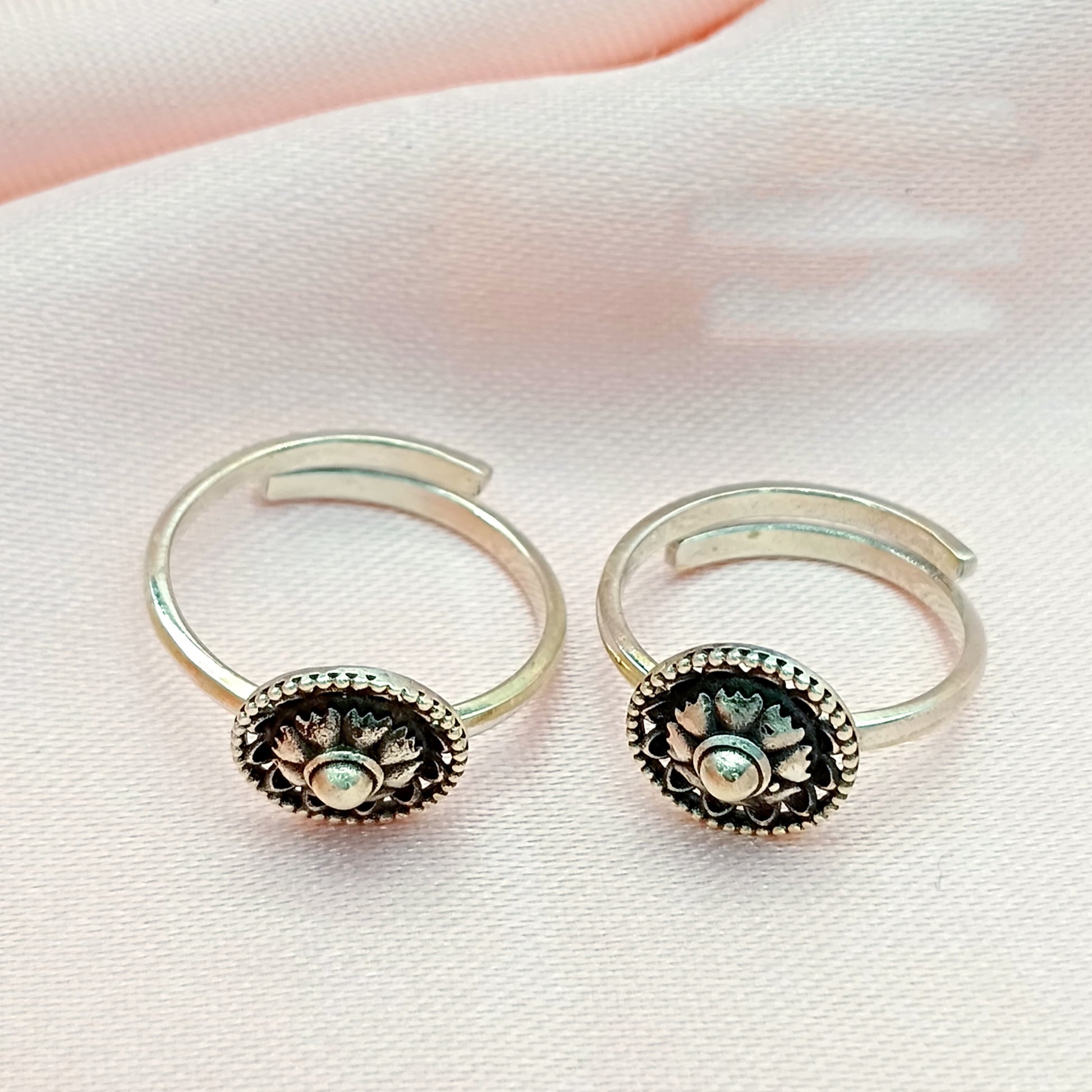 TOE RINGS [TR-28062529]