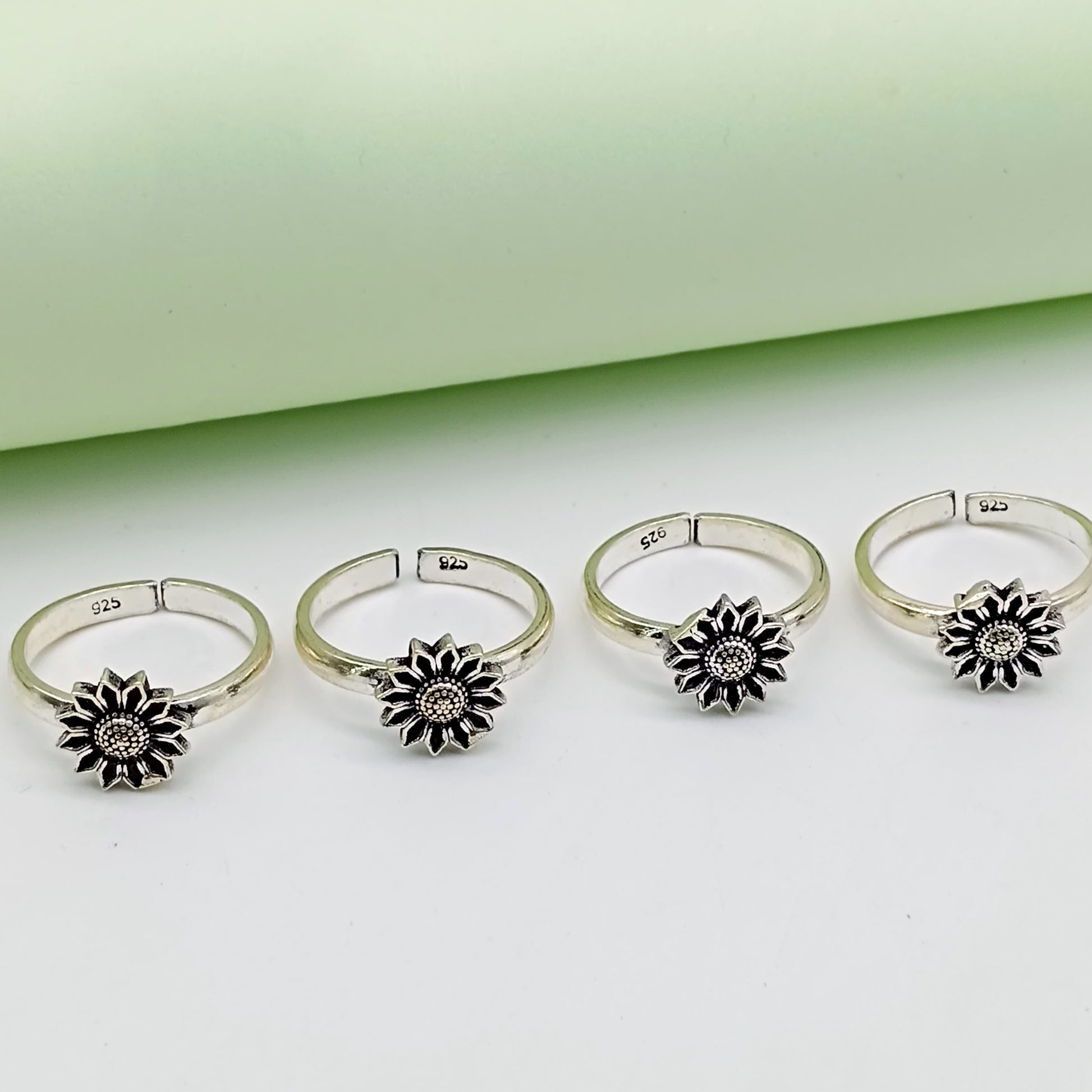 TOE RINGS [TR-28062541]